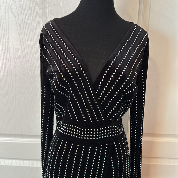 WINDSOR BLACK VELVET STUDDED V NECK WRAP LONG SLEEVE DRESS - Picture 5 of 11